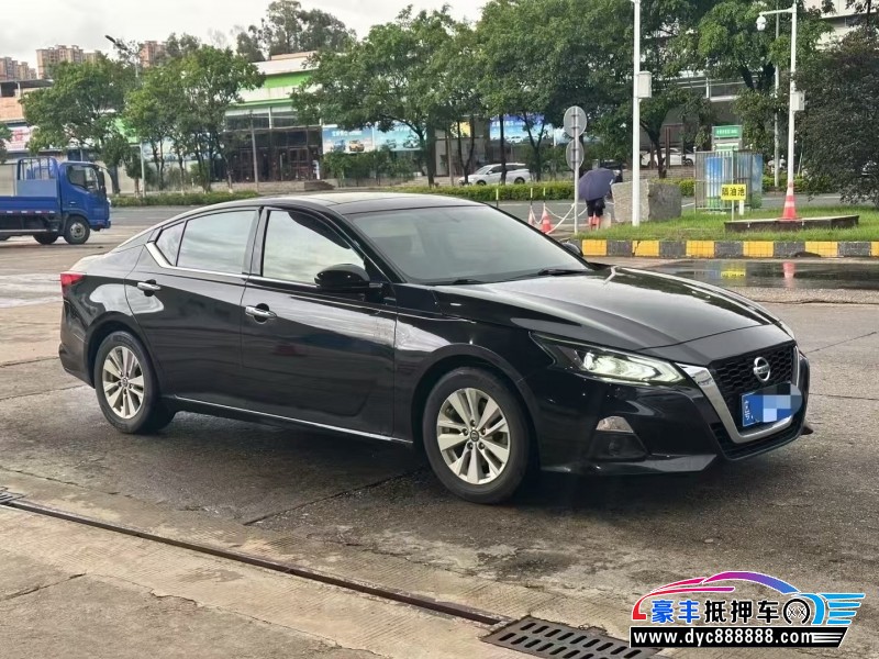 19年日产天籁轿车抵押车出售