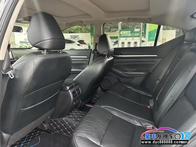 19年日产天籁轿车抵押车出售