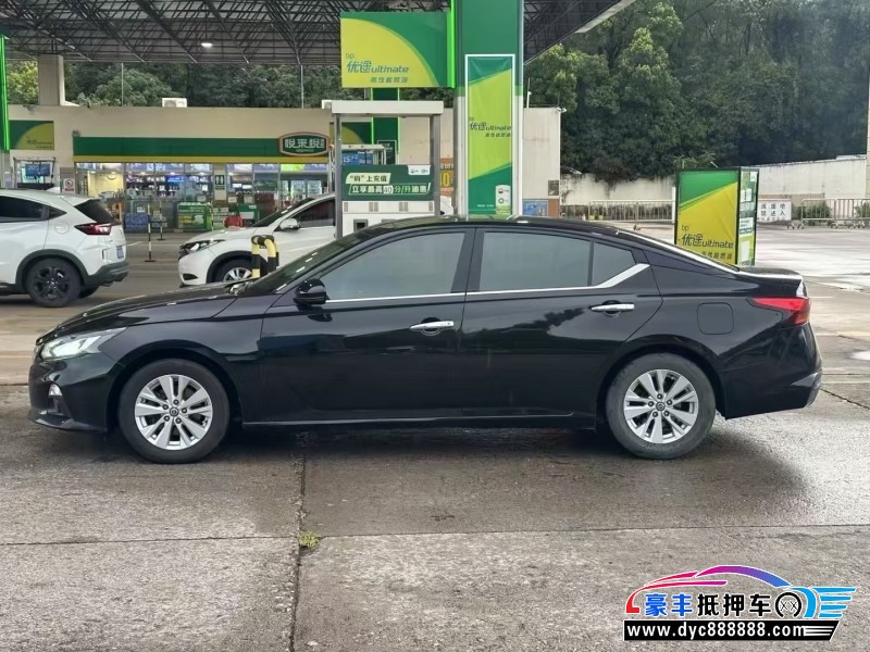 19年日产天籁轿车抵押车出售