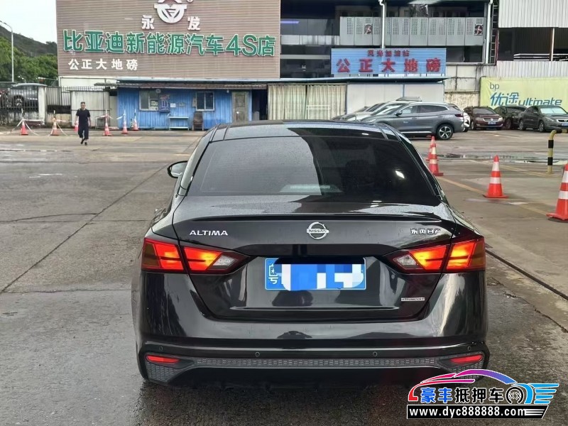 19年日产天籁轿车抵押车出售