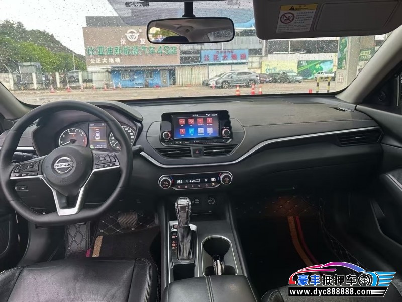 19年日产天籁轿车抵押车出售