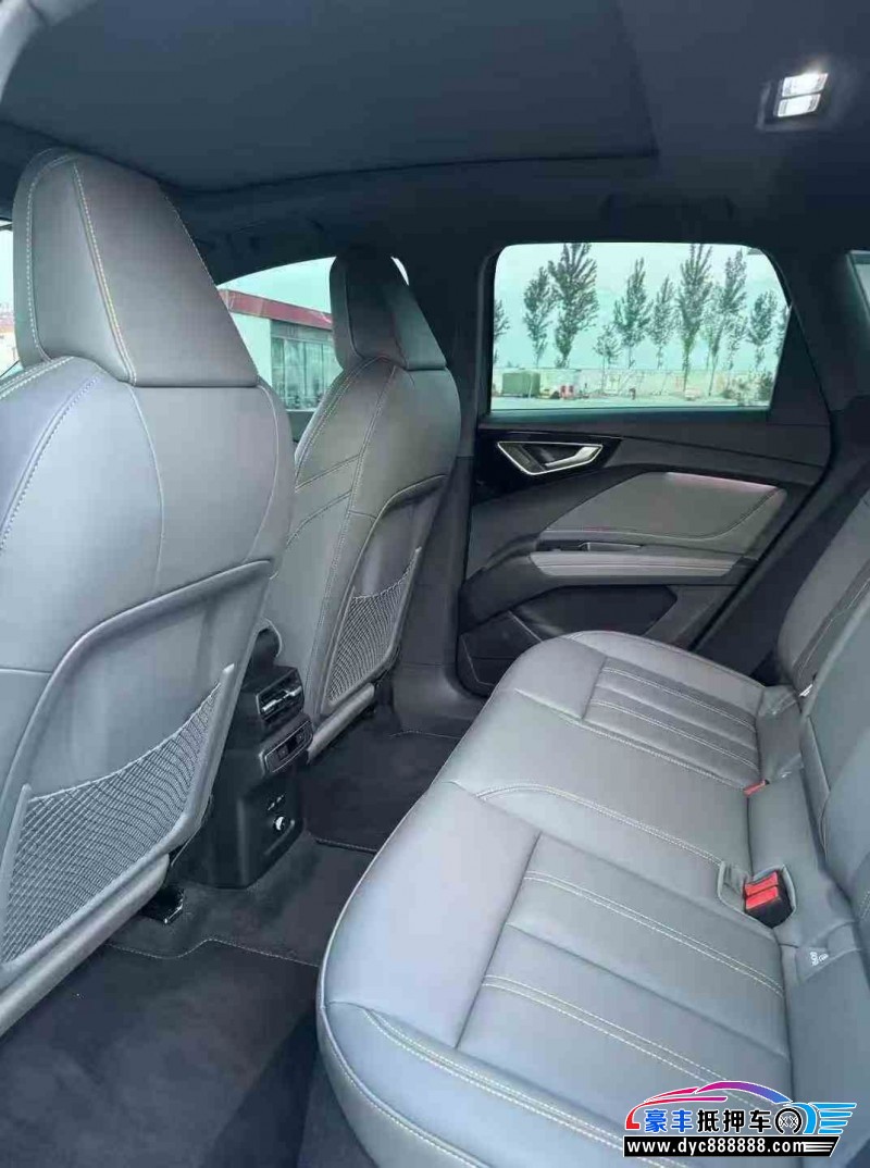 25年奥迪Q4轿车抵押车出售