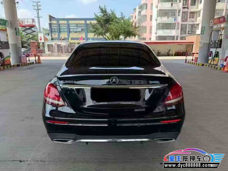 17年奔驰E轿车抵押车出售