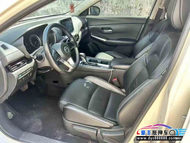 22年日产轩逸轿车抵押车出售