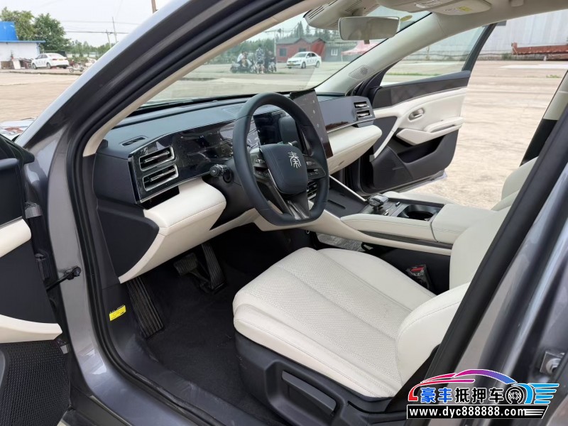 25年比亚迪秦轿车抵押车出售