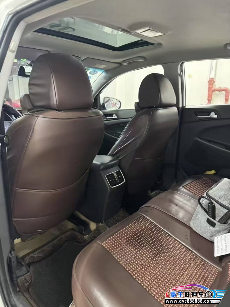 16年现代途胜轿车抵押车出售