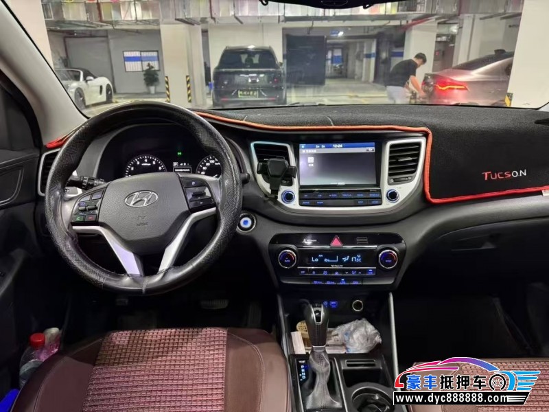 16年现代途胜轿车抵押车出售