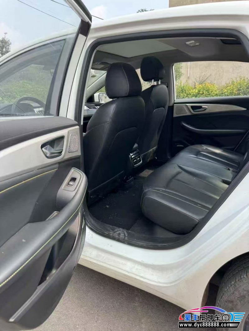 24年荣威i6轿车抵押车出售