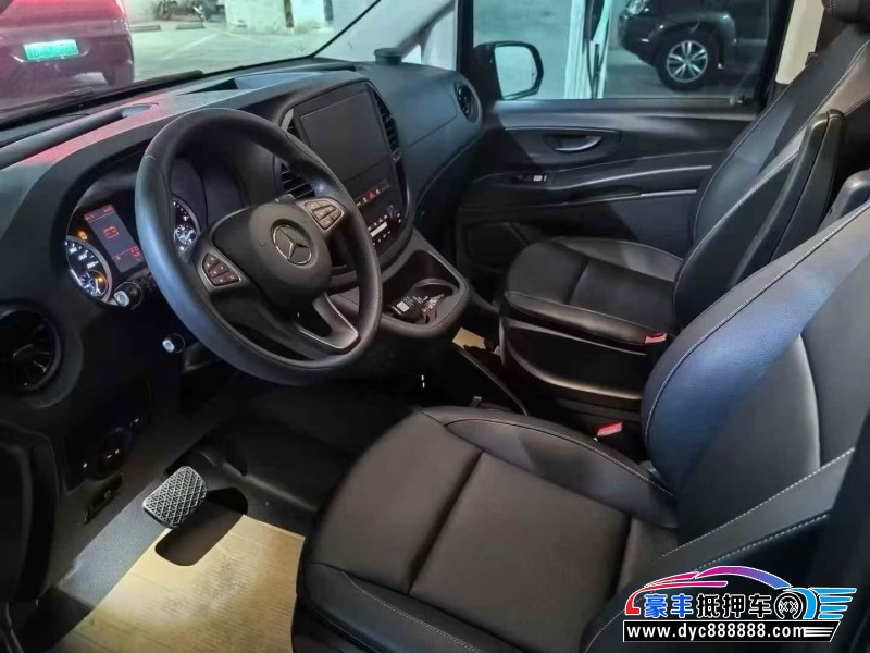 23年奔驰威霆轿车抵押车出售