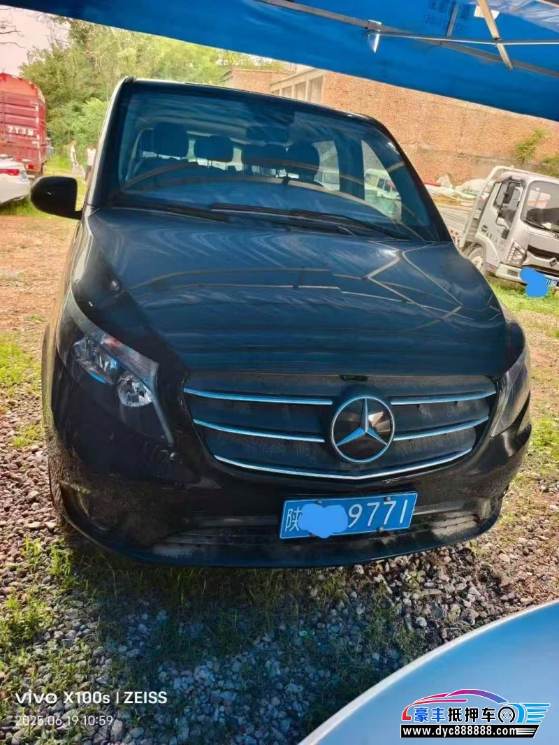 23年奔驰威霆轿车抵押车出售