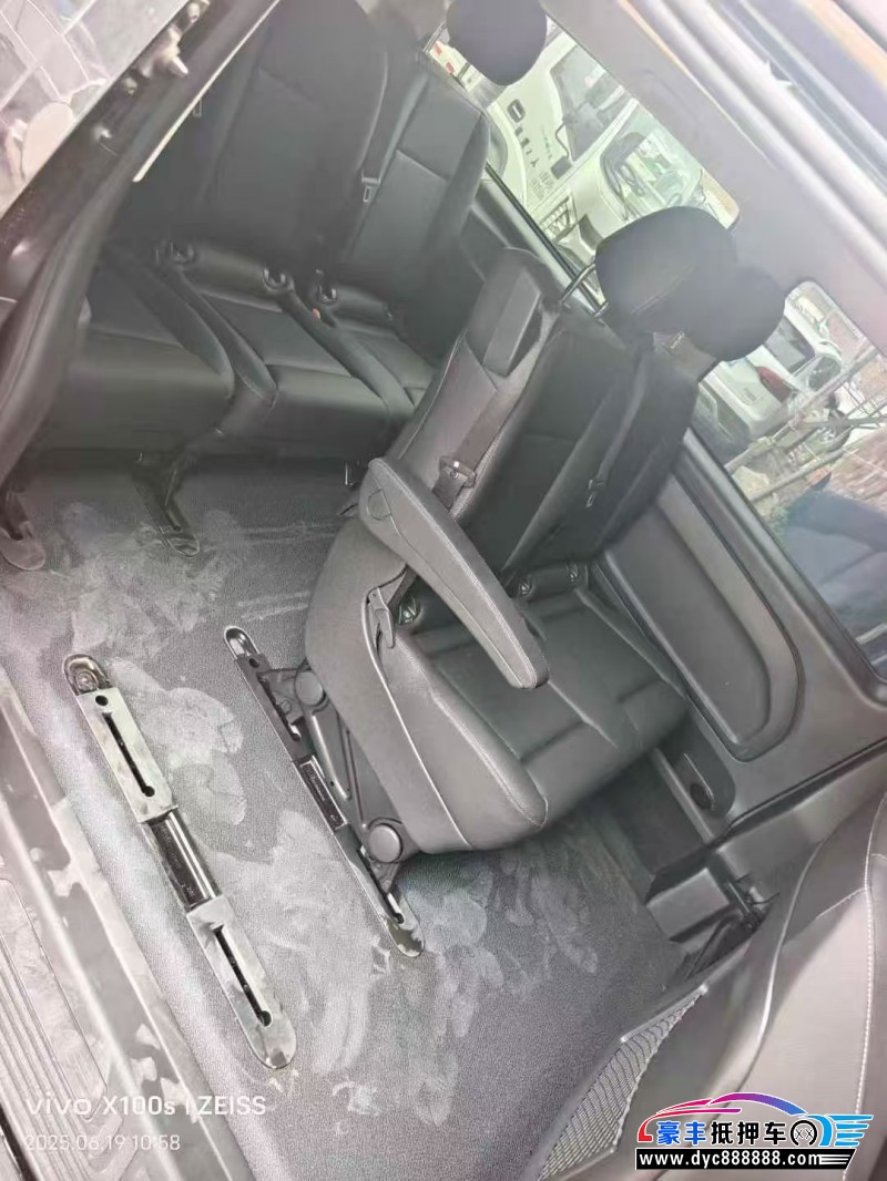 23年奔驰威霆轿车抵押车出售