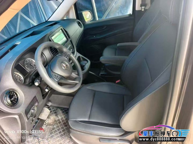 23年奔驰威霆轿车抵押车出售