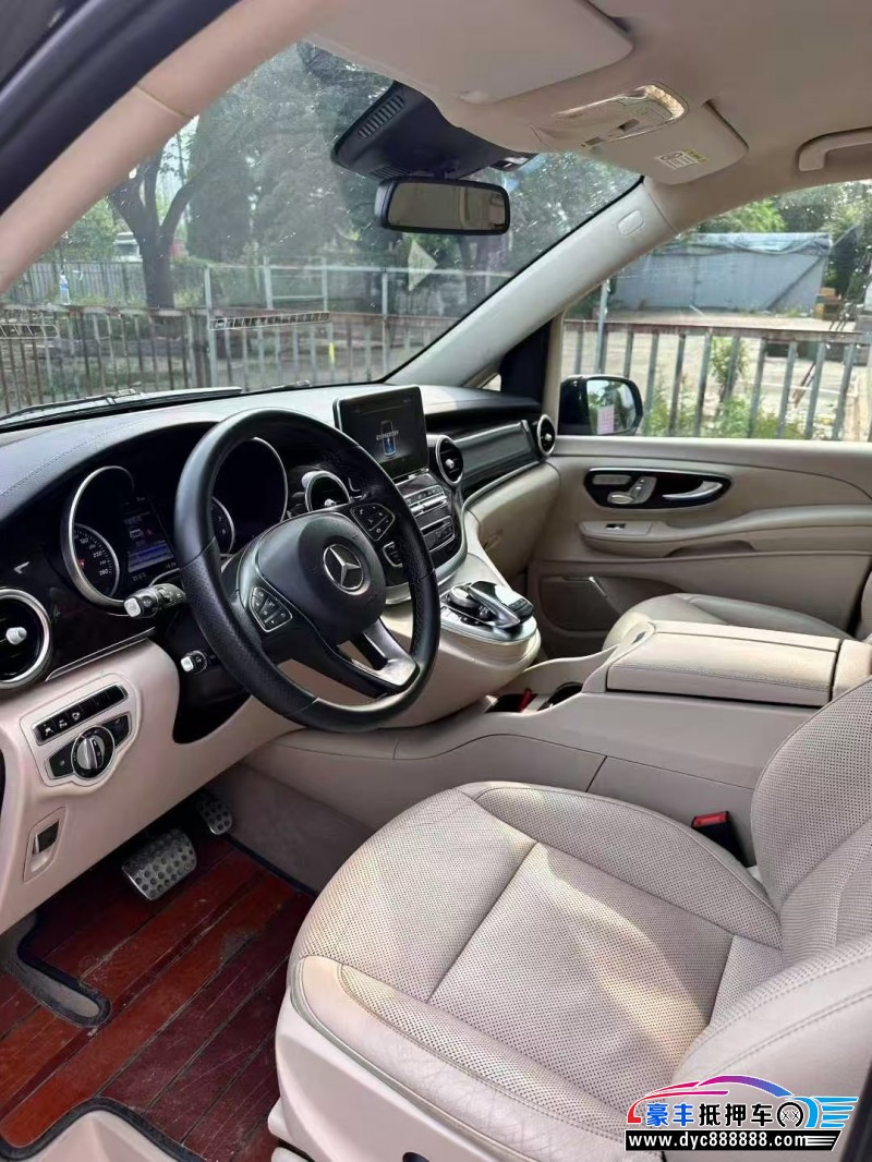 16年奔驰V轿车抵押车出售