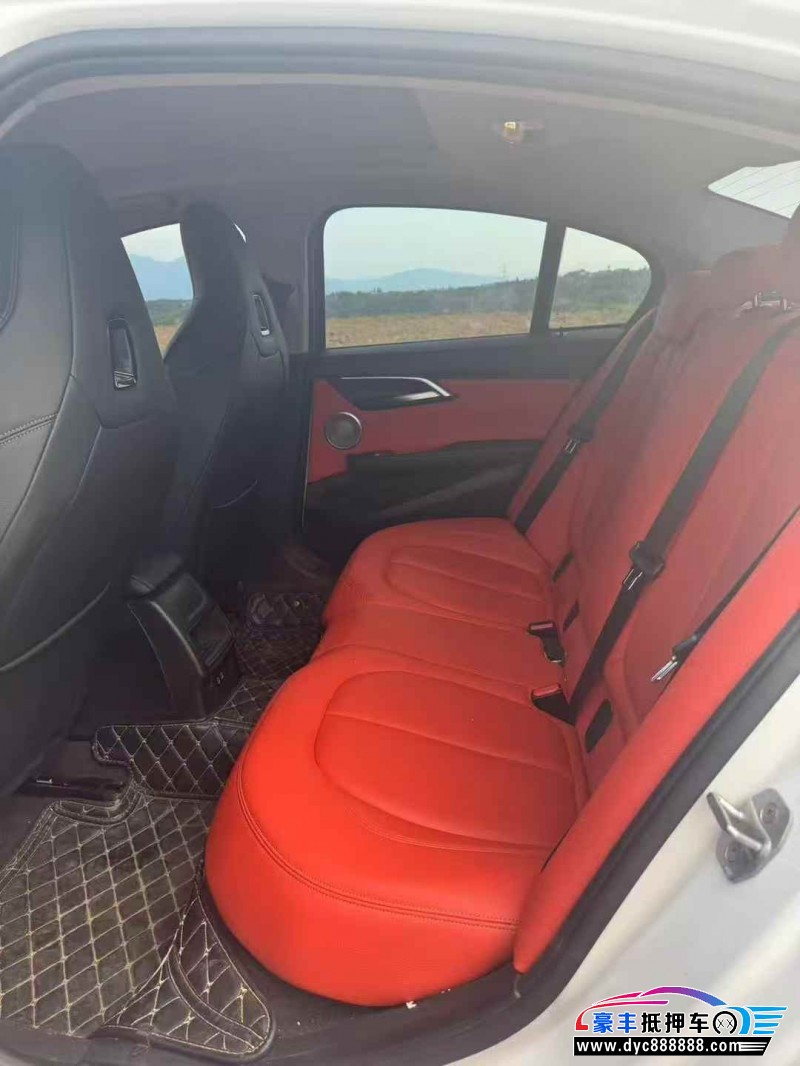 23年宝马1系轿车抵押车出售