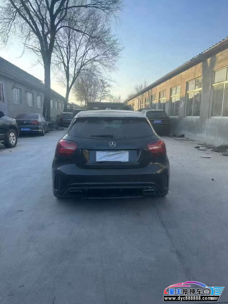 16年奔驰A轿车抵押车出售