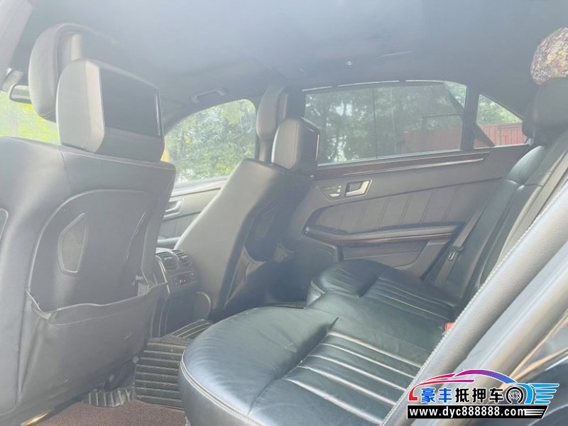 14年奔驰E轿车抵押车出售