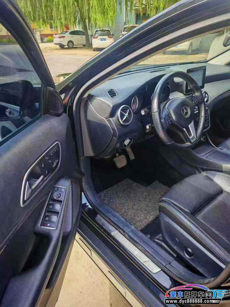 16年奔驰GLA轿车抵押车出售