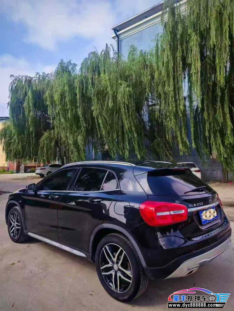 16年奔驰GLA轿车抵押车出售