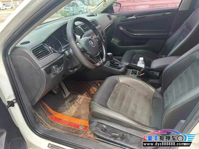 19年大众速腾轿车抵押车出售