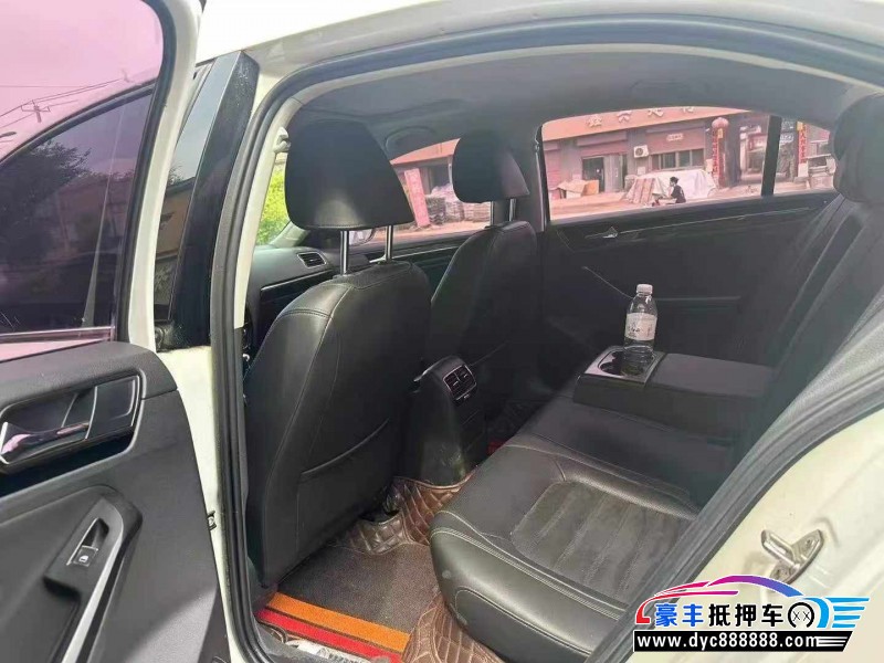 19年大众速腾轿车抵押车出售