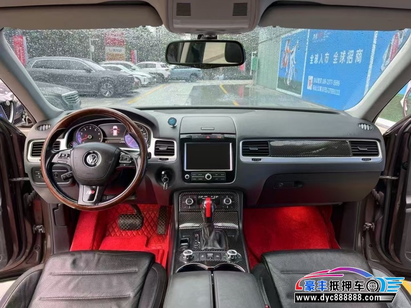 13年大众途锐轿车抵押车出售