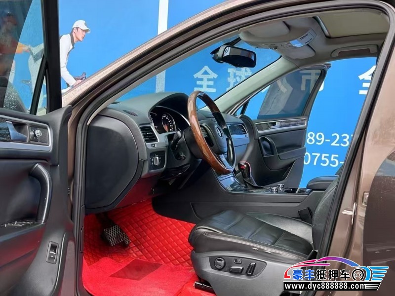 13年大众途锐轿车抵押车出售