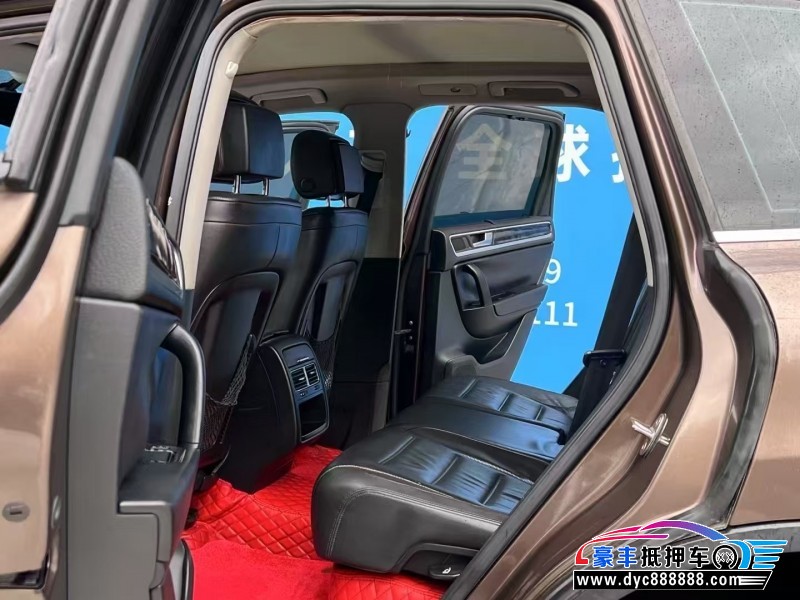 13年大众途锐轿车抵押车出售