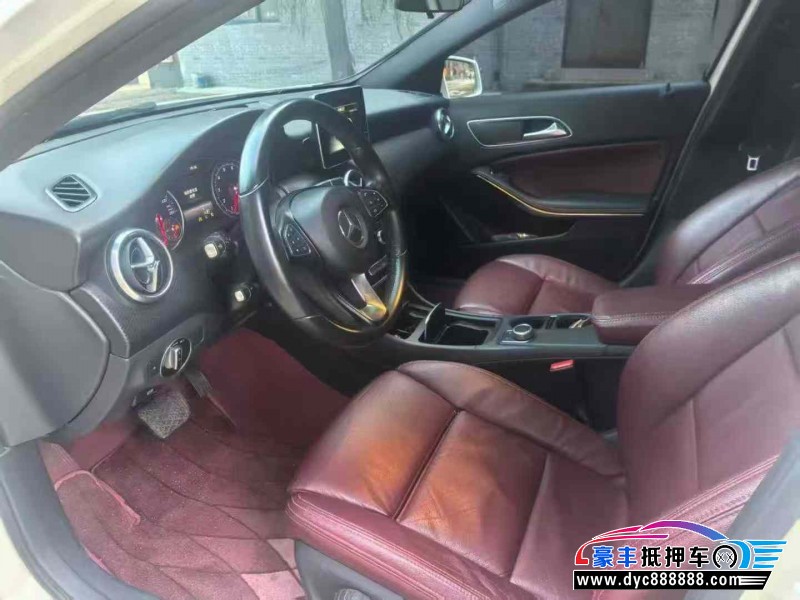 16年奔驰A轿车抵押车出售