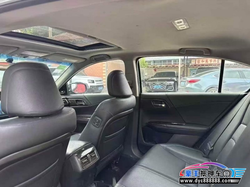 14年本田雅阁轿车抵押车出售