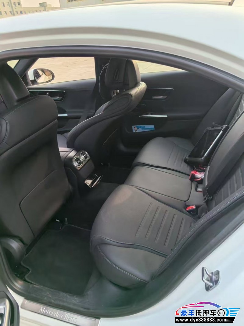 24年奔驰C轿车抵押车出售