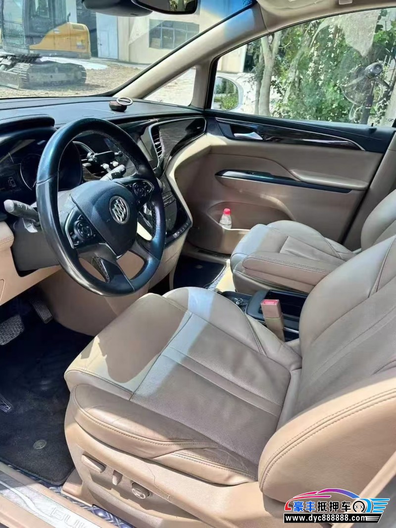 17年别克GL8轿车抵押车出售