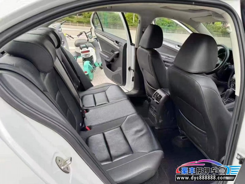 19年大众速腾轿车抵押车出售