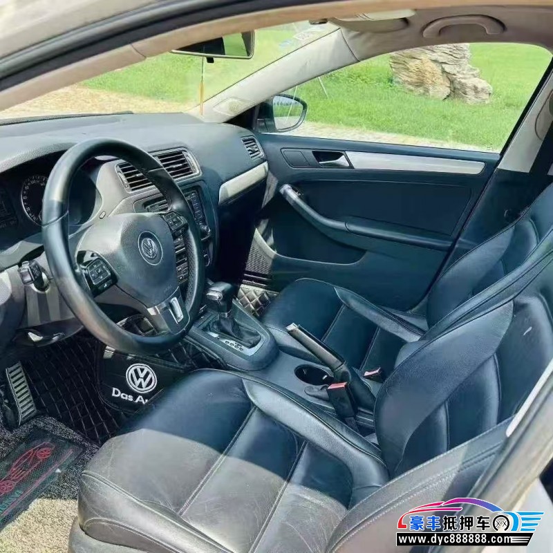 13年大众速腾轿车抵押车出售