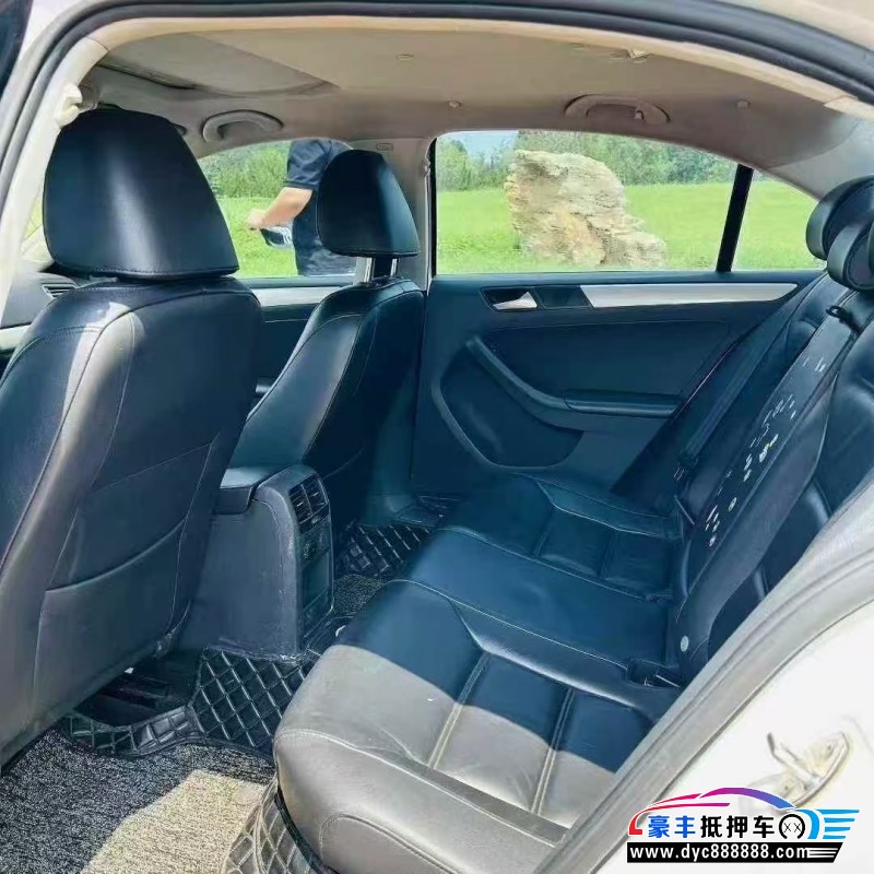 13年大众速腾轿车抵押车出售