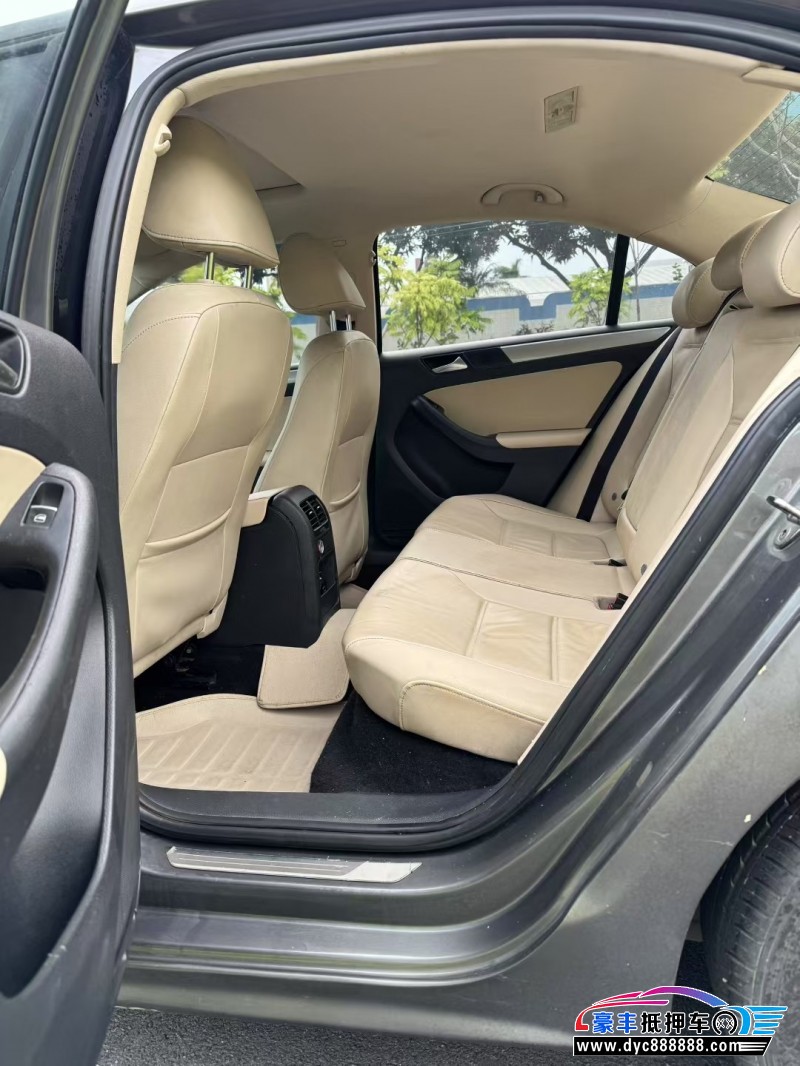 14年大众速腾轿车抵押车出售