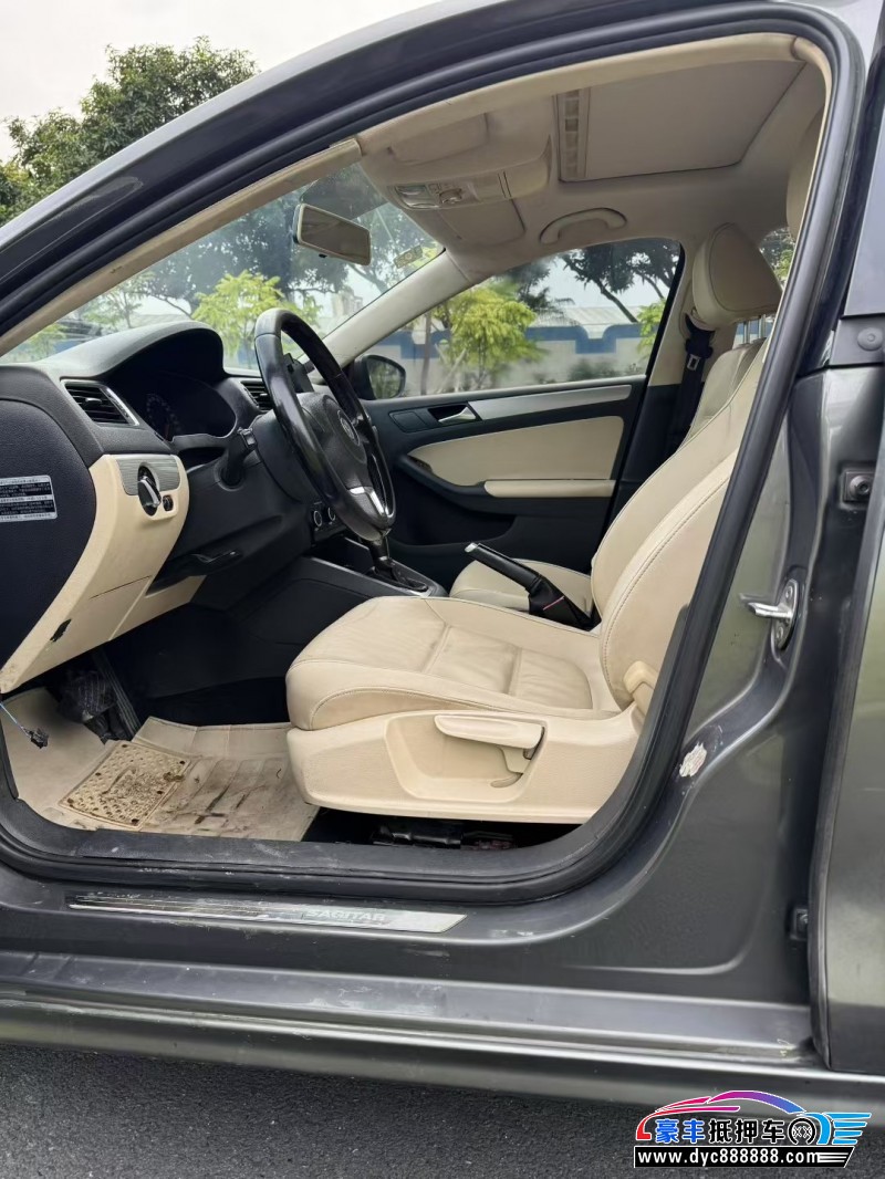 14年大众速腾轿车抵押车出售