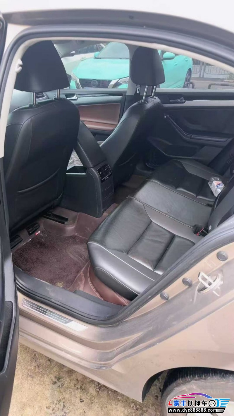 16年大众速腾轿车抵押车出售