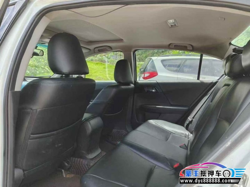 17年本田雅阁轿车抵押车出售