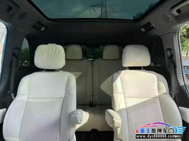 23年理想L8轿车抵押车出售