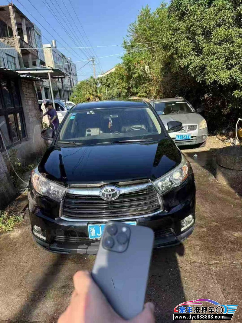 17年丰田汉兰达轿车抵押车出售