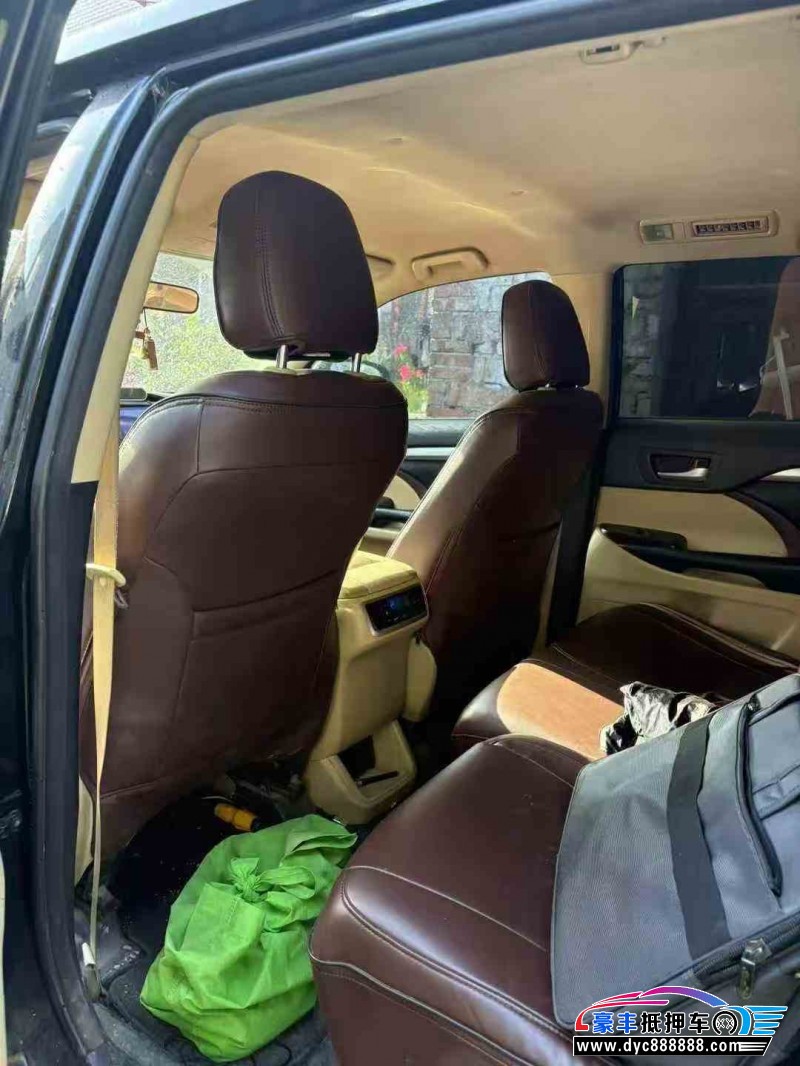 17年丰田汉兰达轿车抵押车出售