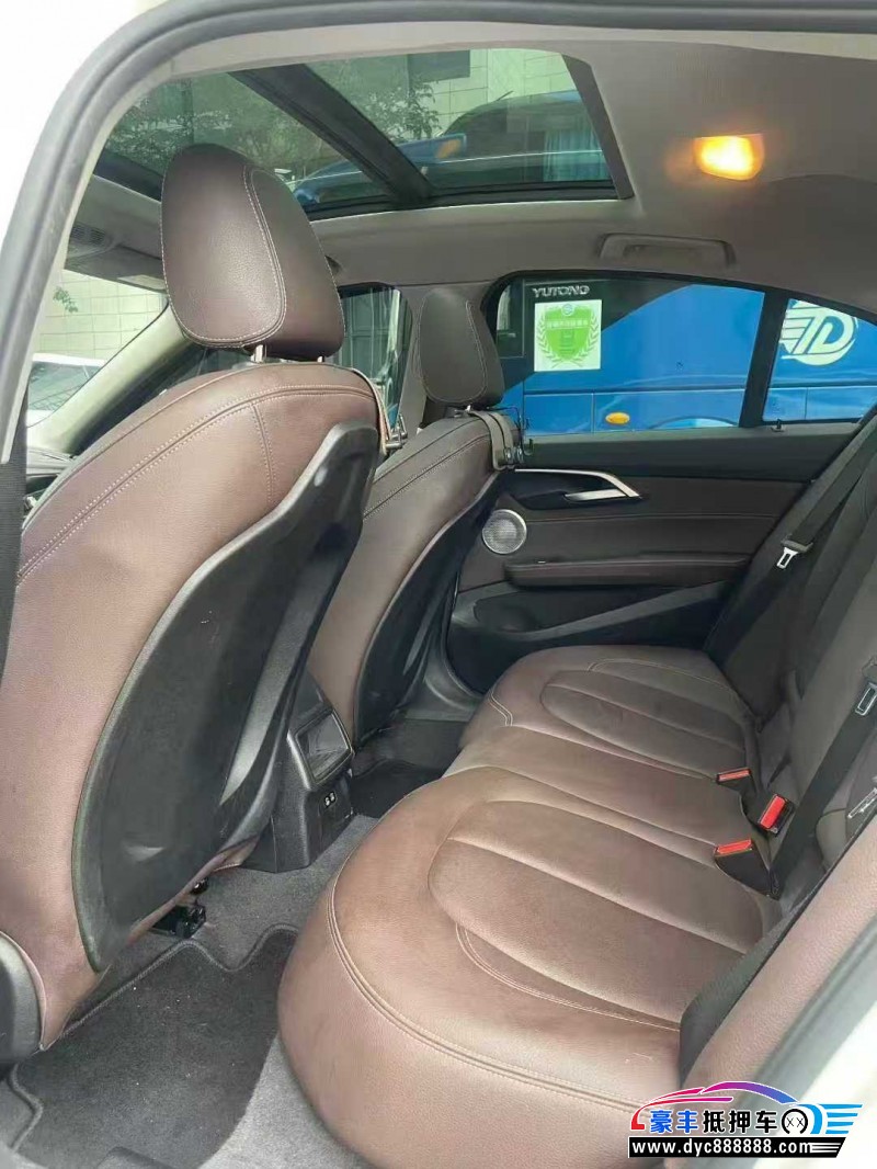 22年宝马1系轿车抵押车出售