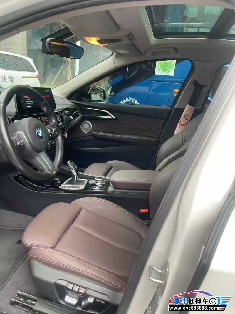 22年宝马1系轿车抵押车出售