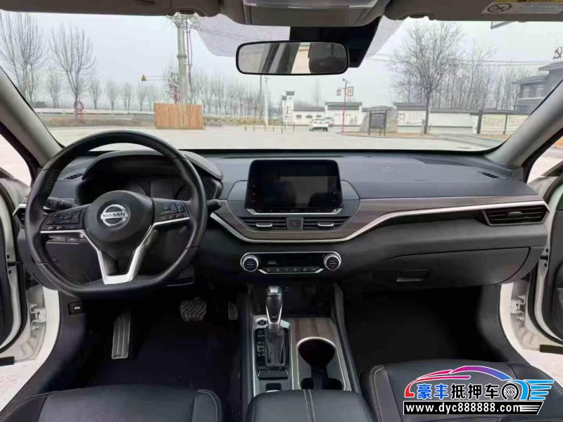 22年日产天籁轿车抵押车出售