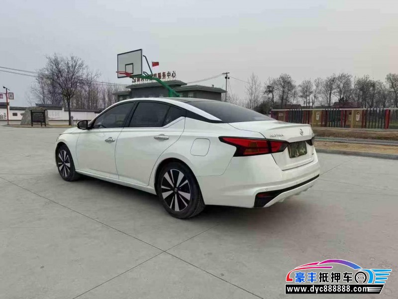 22年日产天籁轿车抵押车出售