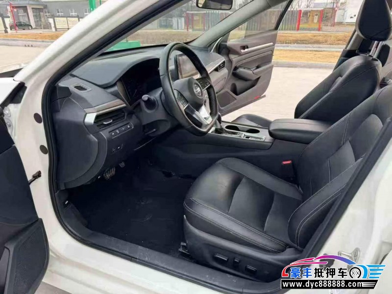 22年日产天籁轿车抵押车出售