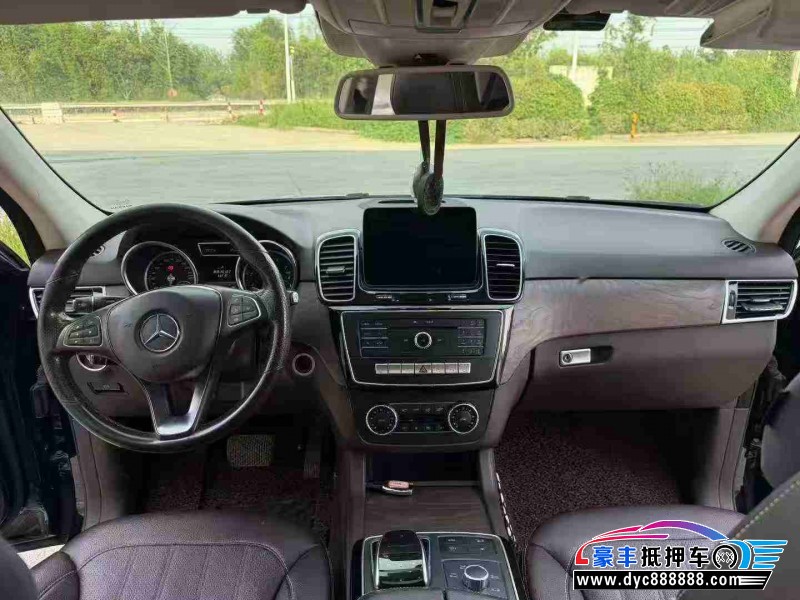 16年奔驰GLE轿车抵押车出售