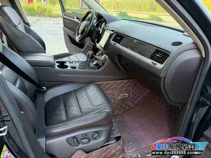 14年大众途锐轿车抵押车出售