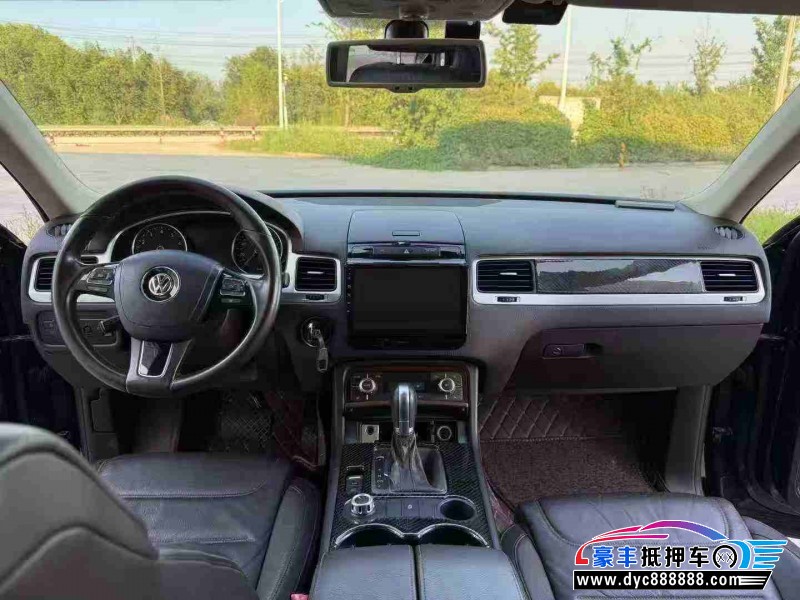 14年大众途锐轿车抵押车出售