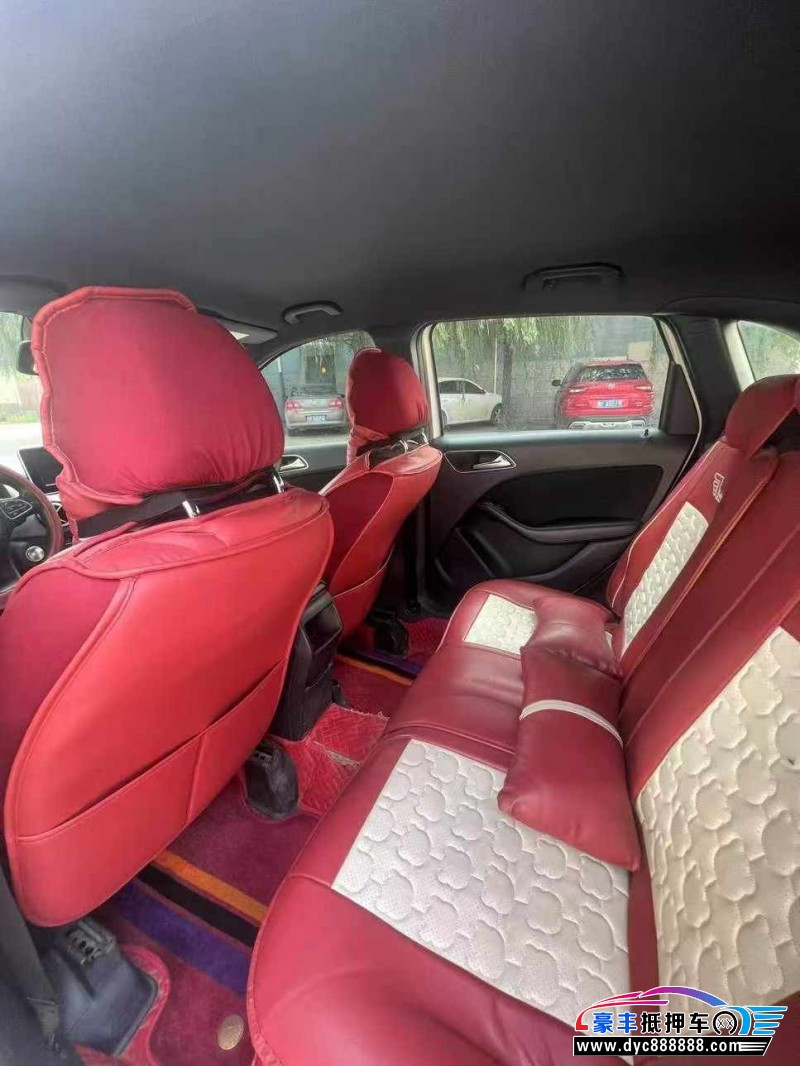 16年奔驰B轿车抵押车出售